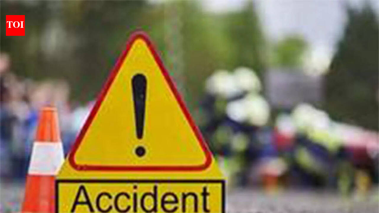 Two women killed, 37 injured as overloaded pickup overturns in Bastar