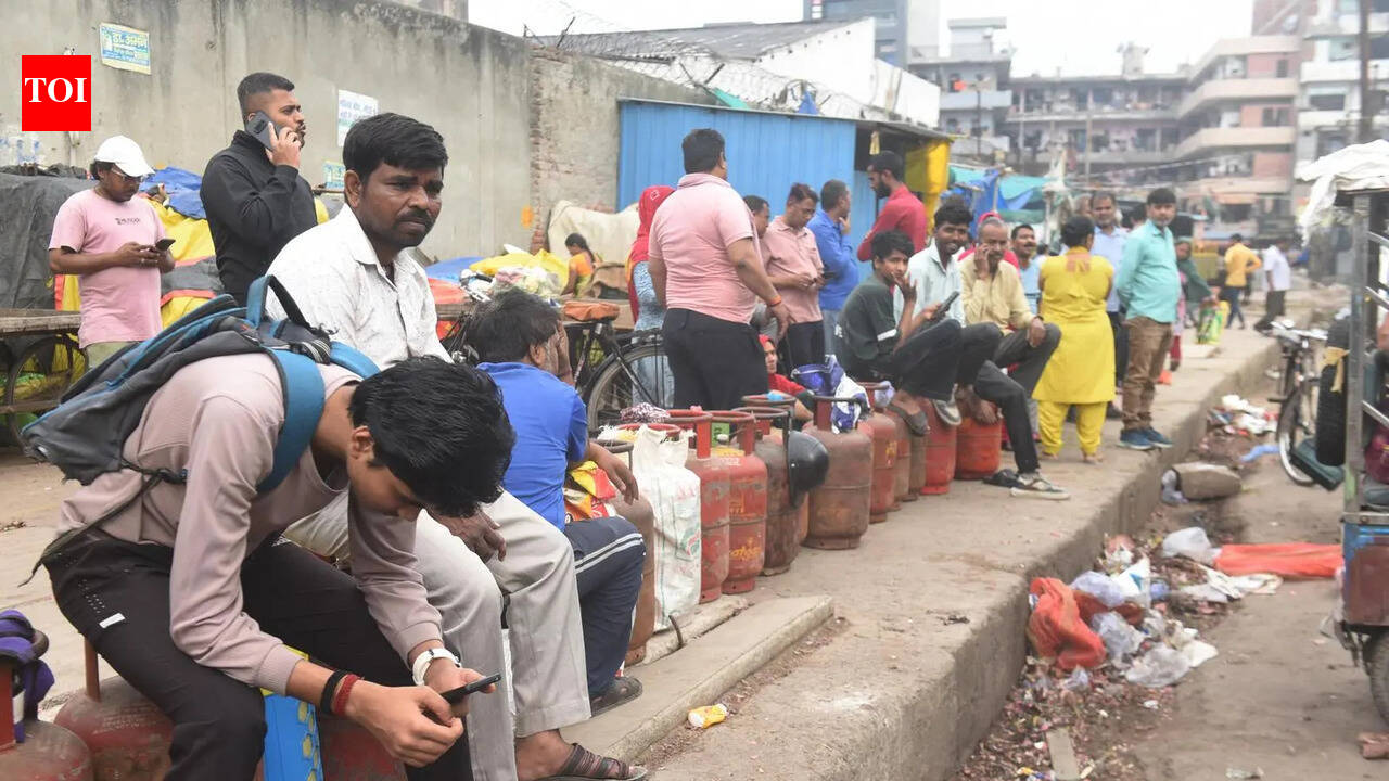 LPG blow for daily wagers: Food & cash crisis forces many to go home