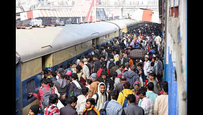 Crowded platforms tell stories of migrant workers returning home amid LPG crisis