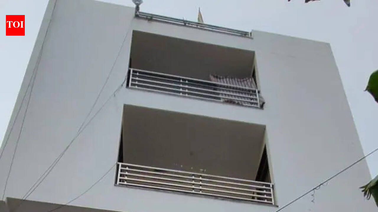 Woman kills 2-year-old daughter, tries to kill self over marital dispute