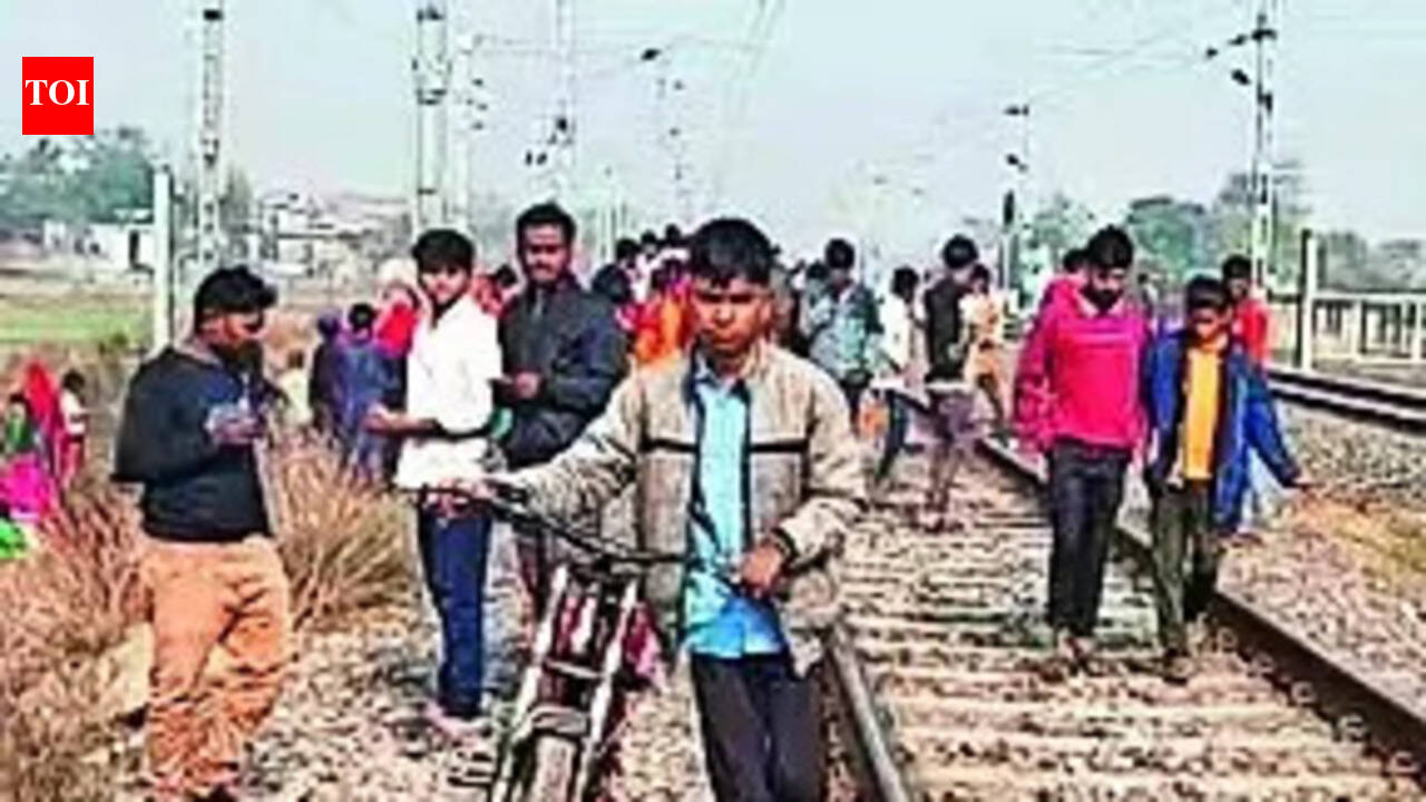 Youth, minor suffer burn injuries while making reels at railway station
