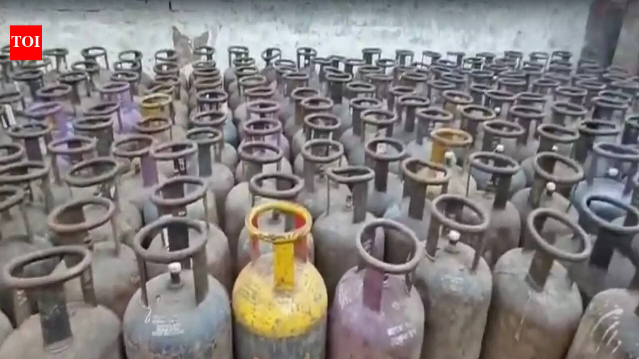 LPG black marketing racket busted in Muz, 54 cylinders seized