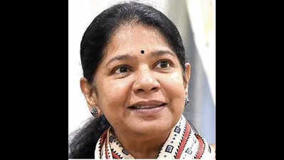 EPS afraid of 'Delhi bosses,' says Kanimozhi
