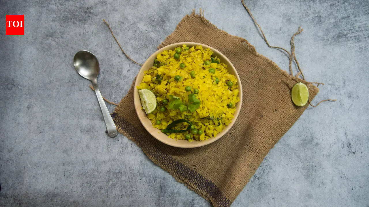 How to make protein-rich Egg Poha for breakfast at home
