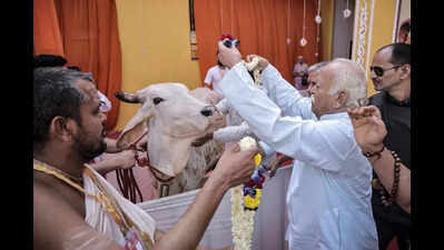 RSS chief urges society to embrace cow protection