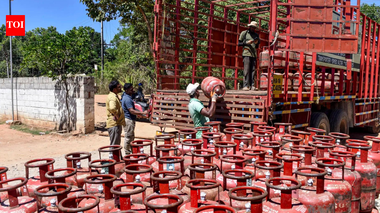 Empty cylinders drive migrants back home