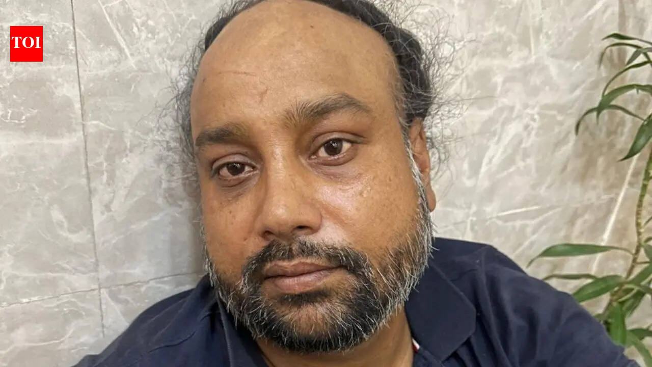 Thief hides in pond for 5 hours to evade arrest, uses lotus stem to breathe