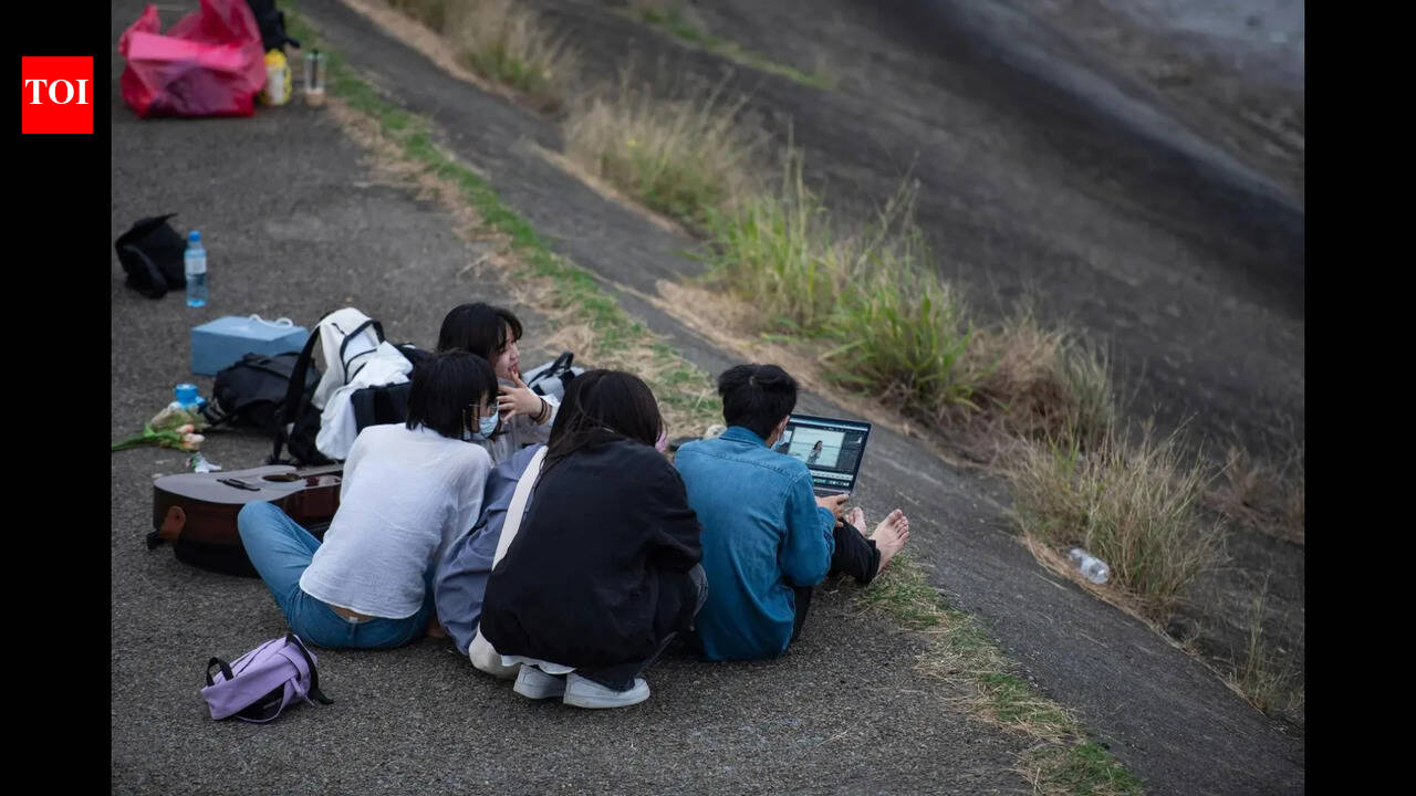 The ultimate group travel guide that CREW by Swiggy simplifies: Navigating group dynamics on trips; Prioritizing shared experiences over perfect planning