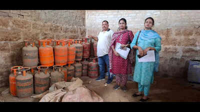Civil supplies officials seize 157 domestic cylinders in city, Khurda