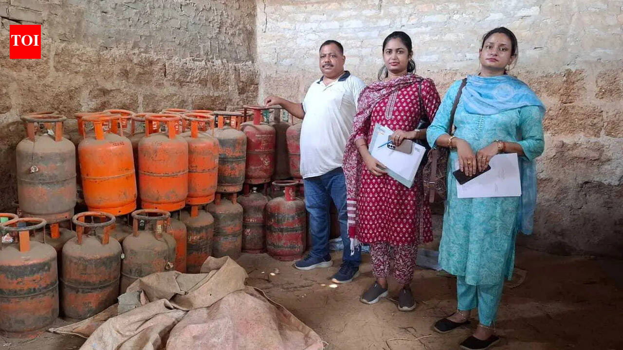 Civil supplies officials seize 157 domestic cylinders in city, Khurda