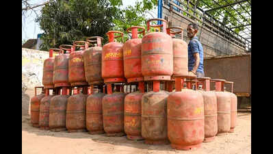 Hazaribag admin lens on black marketing of LPG cylinders