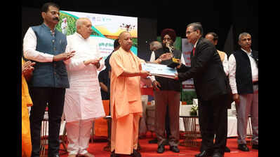 Yogi bats for ‘land is lab’ model to achieve self-reliance in agriculture