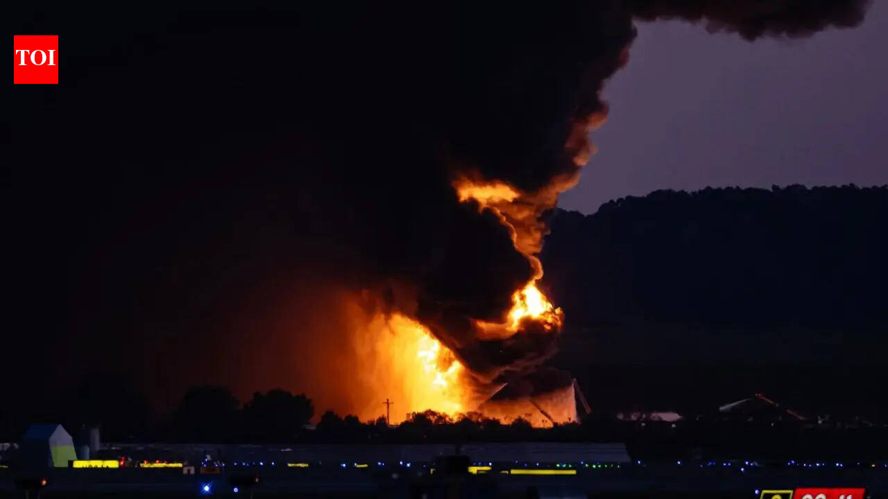 2 killed in plane crash at small airport in Arizona