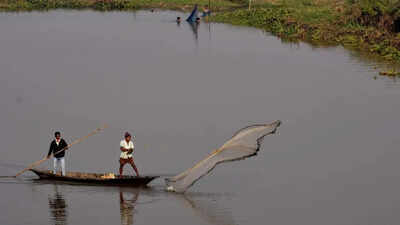  Parties offer aid, but fishers seek better infra, livelihood