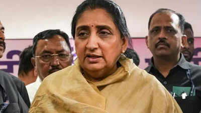 बारामती उपचुनाव: सुनेत्रा पवार के लिए रास्ता साफ करने के लिए कांग्रेस ने नाम वापस लिया, 30 निर्दलीय उम्मीदवार अभी भी मैदान में हैं