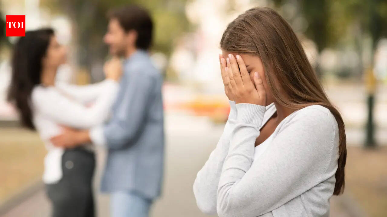 Micro-cheating: 5 subtle signs you should not ignore