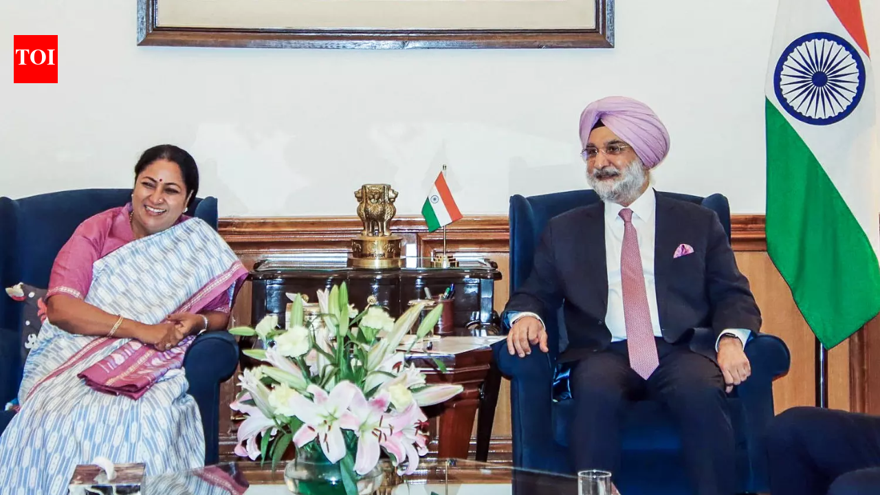 CM Gupta, LG Sandhu attend GGSIPU convocation; 26,649 degrees conferred