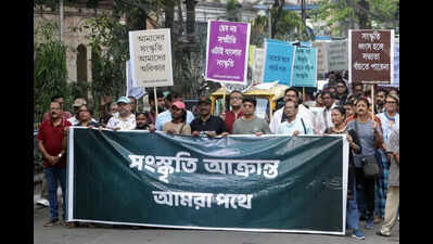 Artistes take to streets against grant cancellation, ‘pol schooling’ suggestion