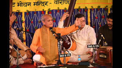 Maestros adorn 3rd night of Sankat Mochan music fest