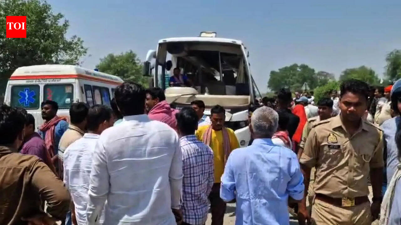 2 women killed, 35 injured as bus with Maha pilgrims overturns in Ghazipur