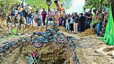 Company director, contractor knew of biker’s fall into pit, did nothing: Delhi Police