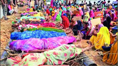 MP tribal women on 'funeral pyres' oppose river linking