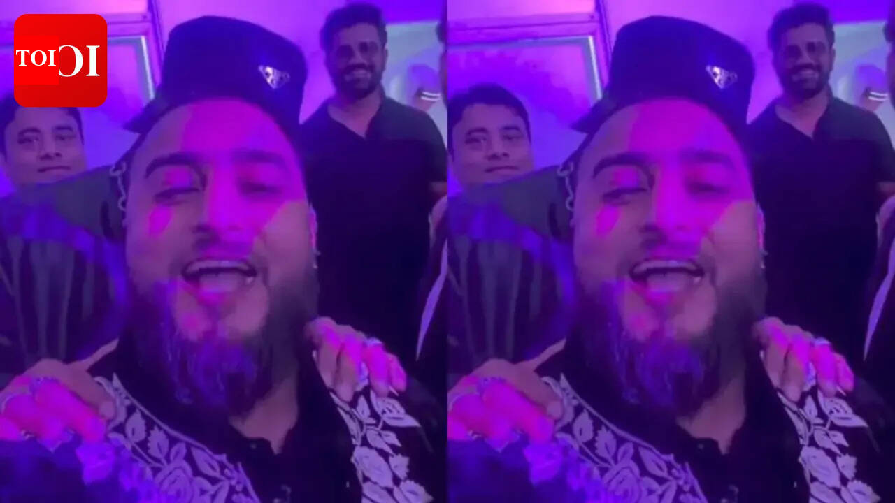 'Dhurandhar The Revenge' actor Ranveer Singh recreates Aari Aari Aari with Khaan Saab