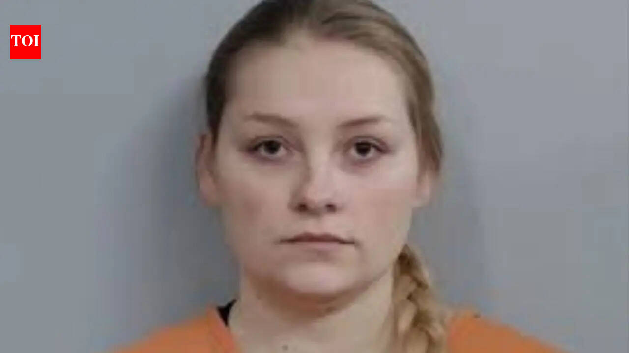 Kentucky cheerleader Laken Snelling case takes new turn as she pleads not guilty in newborn baby death court hearing