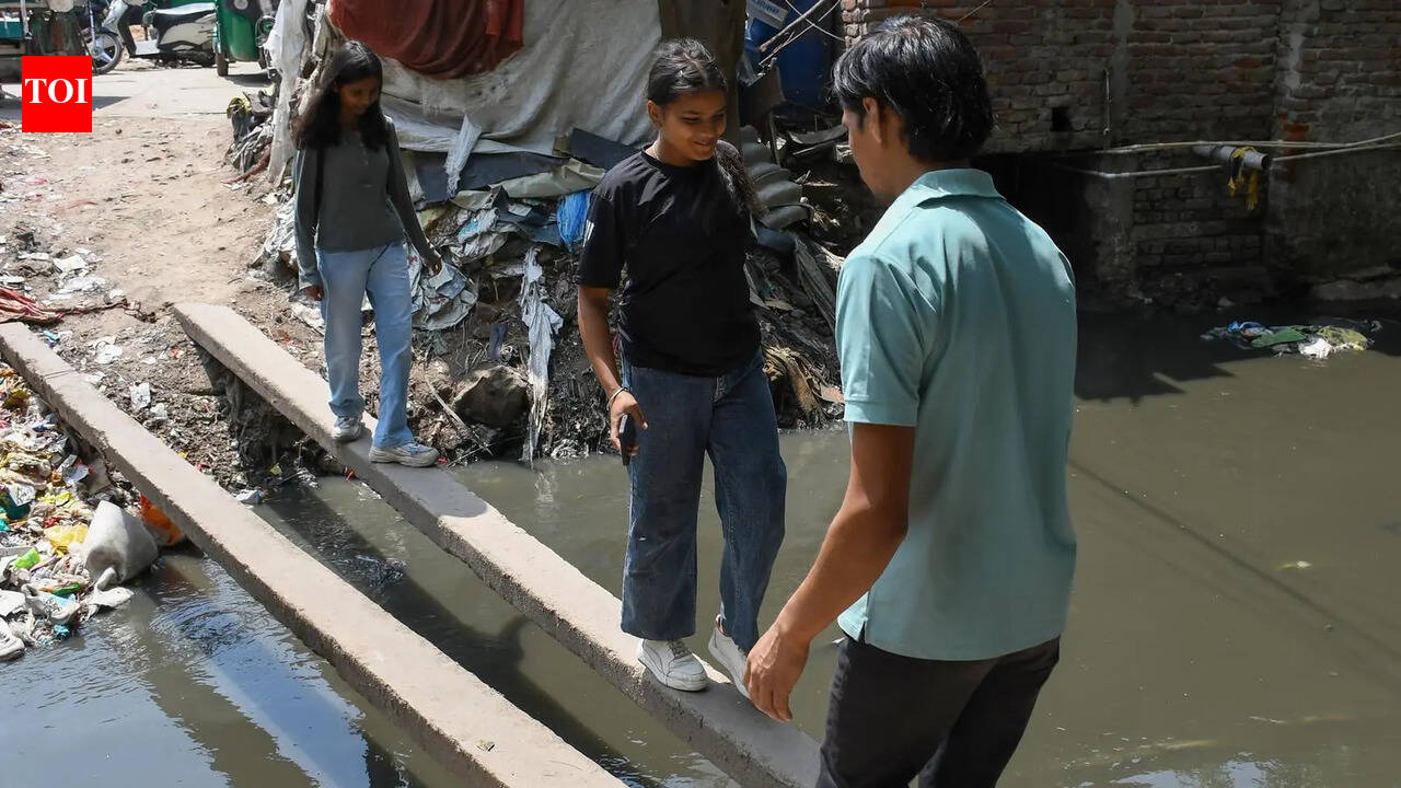 Covers off, dredging on to clear legacy silt that waterlogged central Delhi