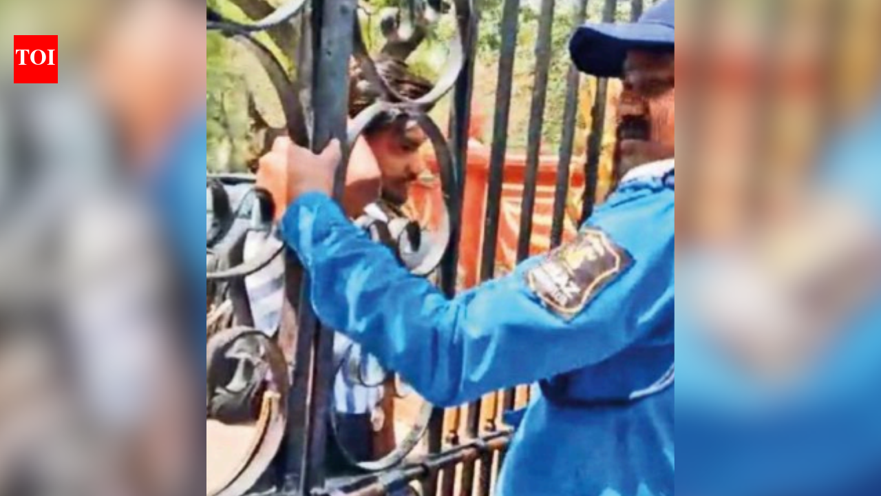 Locked up for 'Viksit Bharat' event, claim DU students