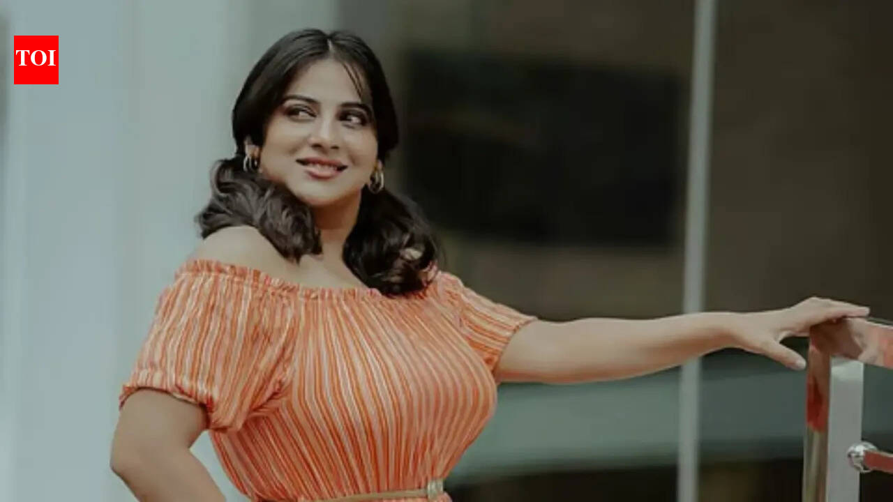 Anna Rajan clarifies on subscription content; Actress requests fans not to expect inappropriate material