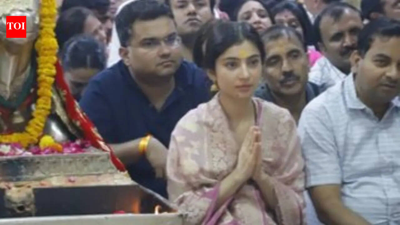 Sara Arjun visits Mahakaleshwar temple; 'Dhurandhar: The Revenge' actress attends Bhasma Aarti in Ujjain