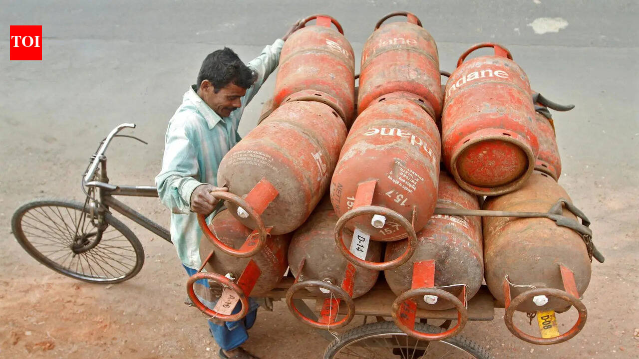 Mobile alerts on LPG bookings help reduce crowding at refill centres