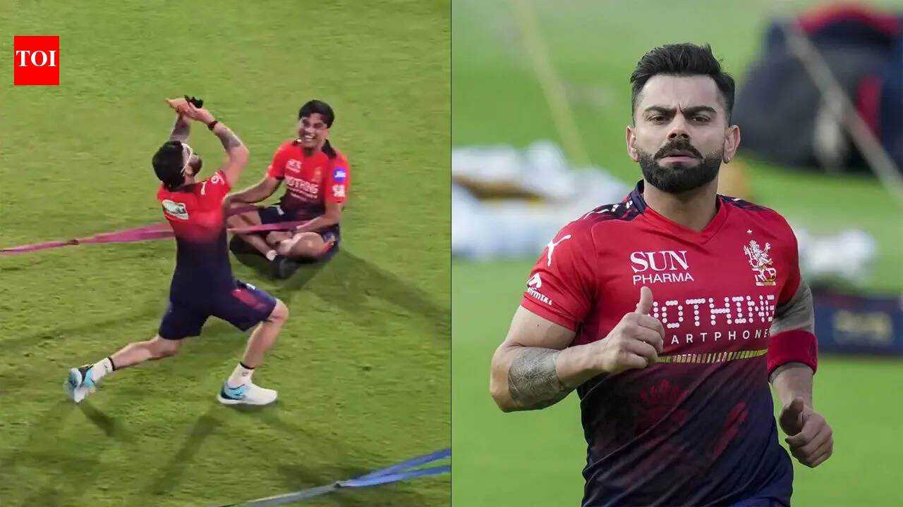 Virat Kohli's 'naagin dance' thrills crowd; fans respond in style - WATCH
