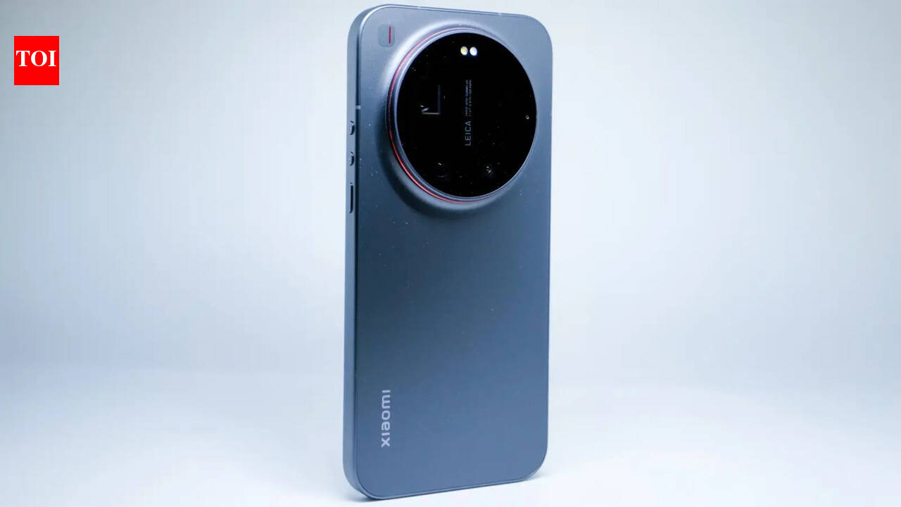 Xiaomi 17 Ultra review: Three Leica lenses and a phone call or two