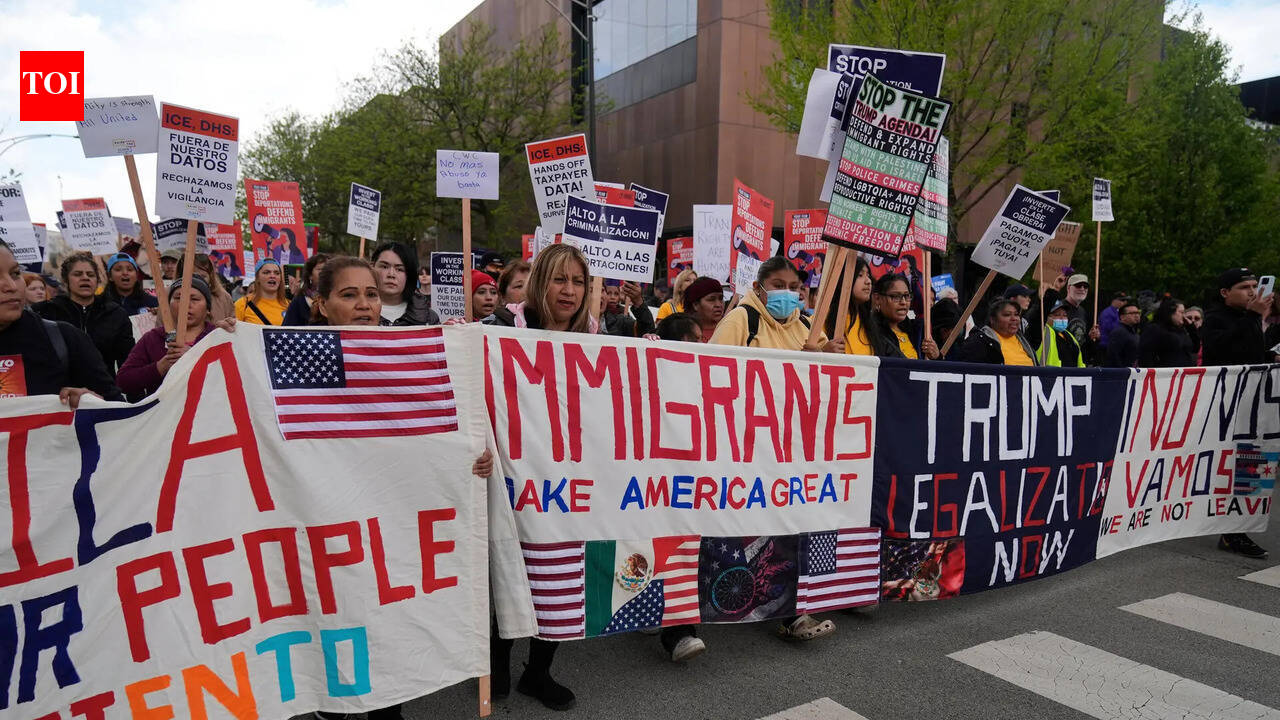 Chicago yet to decide on May Day school closure as union and district hold ground