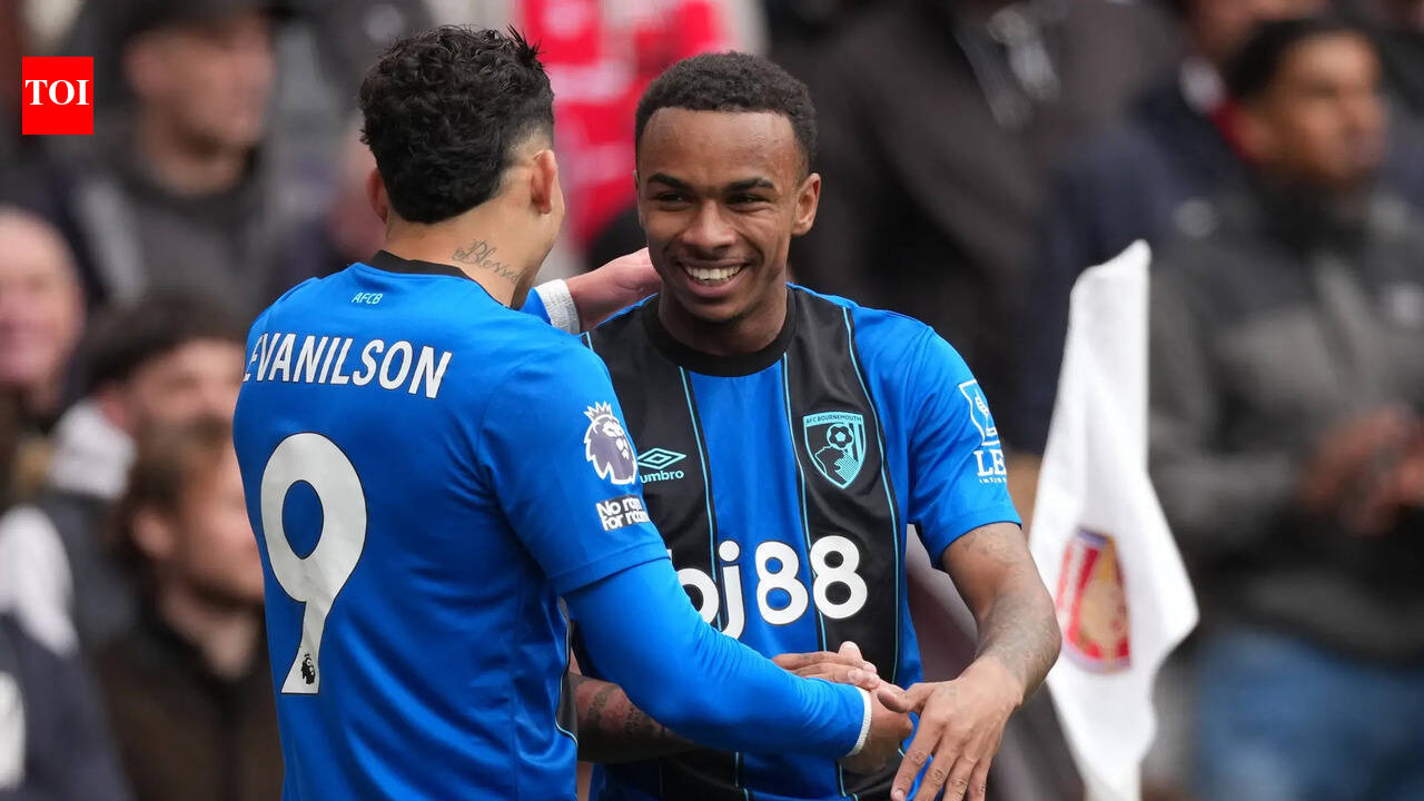 Bournemouth stun Arsenal 2-1 at the Emirates to dent Premier League title push