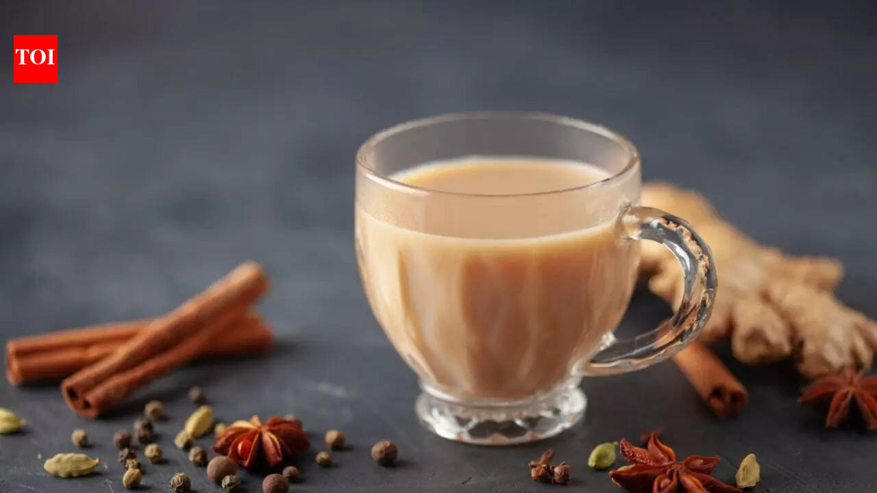 Protests in JSR seeking arrest of culprits who poured boiling tea on stall owner