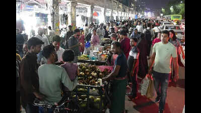 Hawkers take over pedestrian channel in Grand Hotel zone