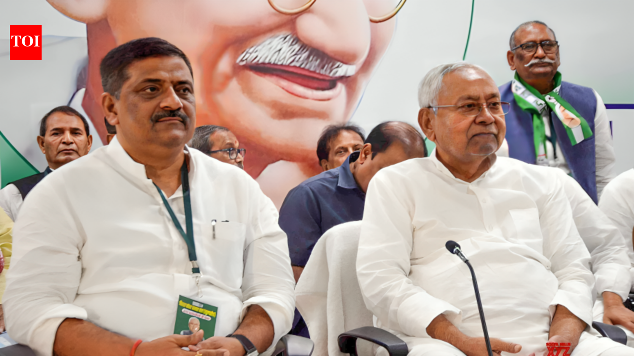 Nitish holds meetings with NDA netas over new govt contours