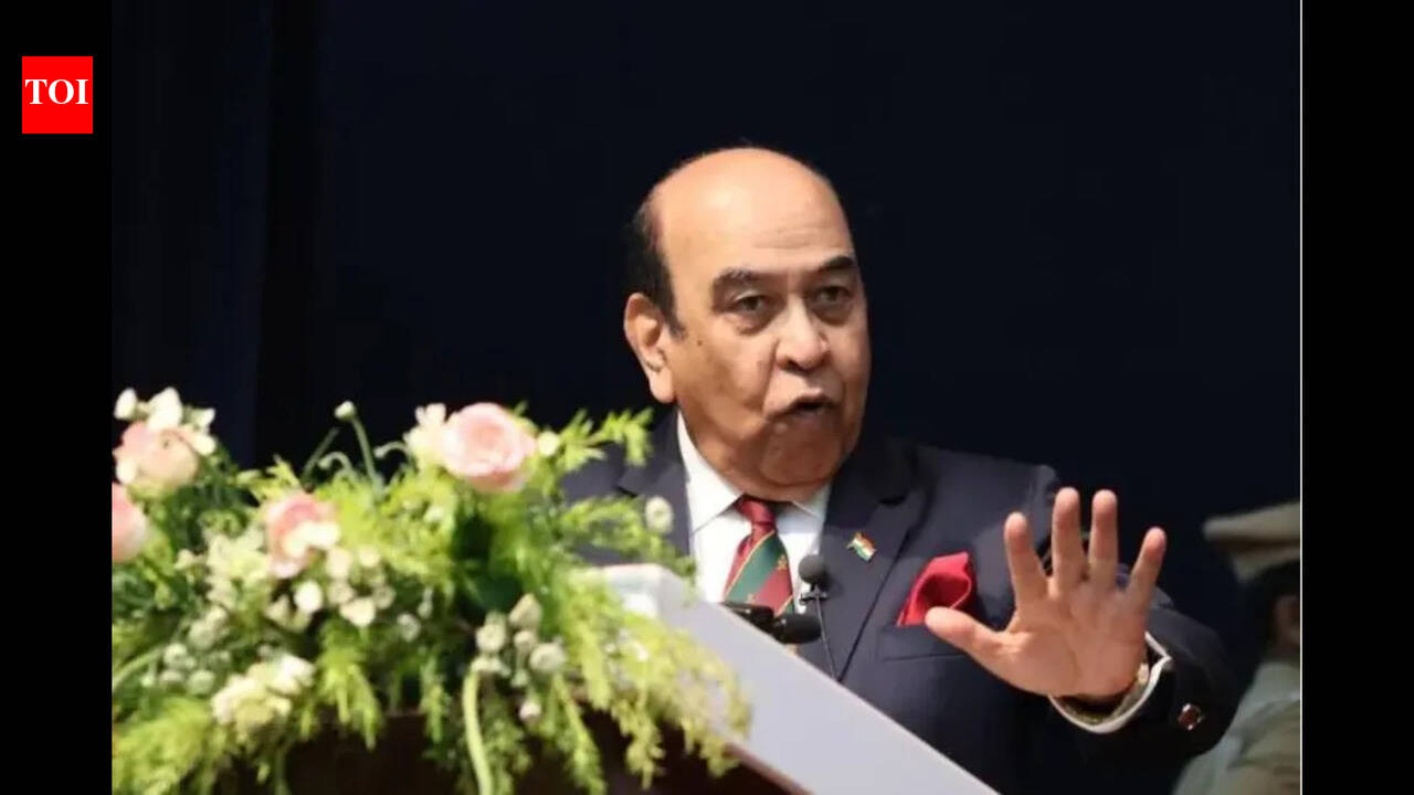 Citizens must act like warriors during disasters: Governor