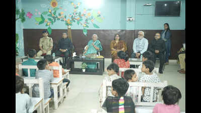  Guv inspires Bal Grih kids