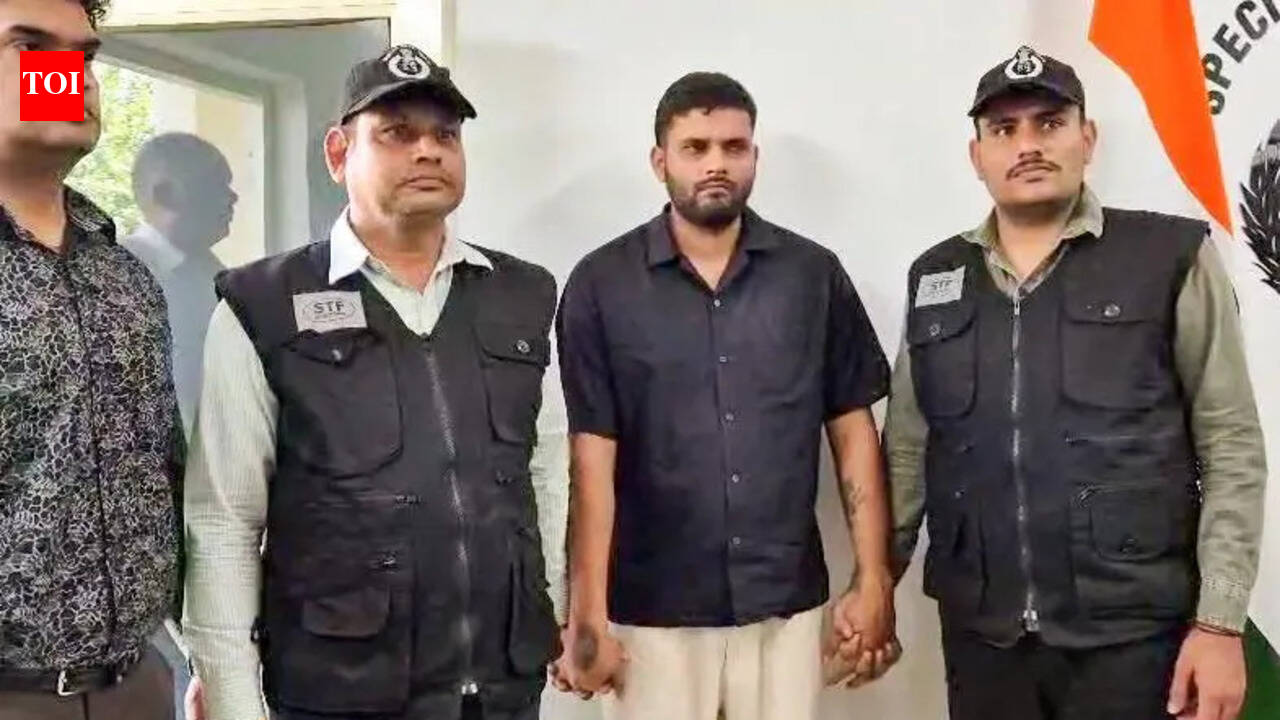 Gangster deported from Thailand, held by STF from IGI