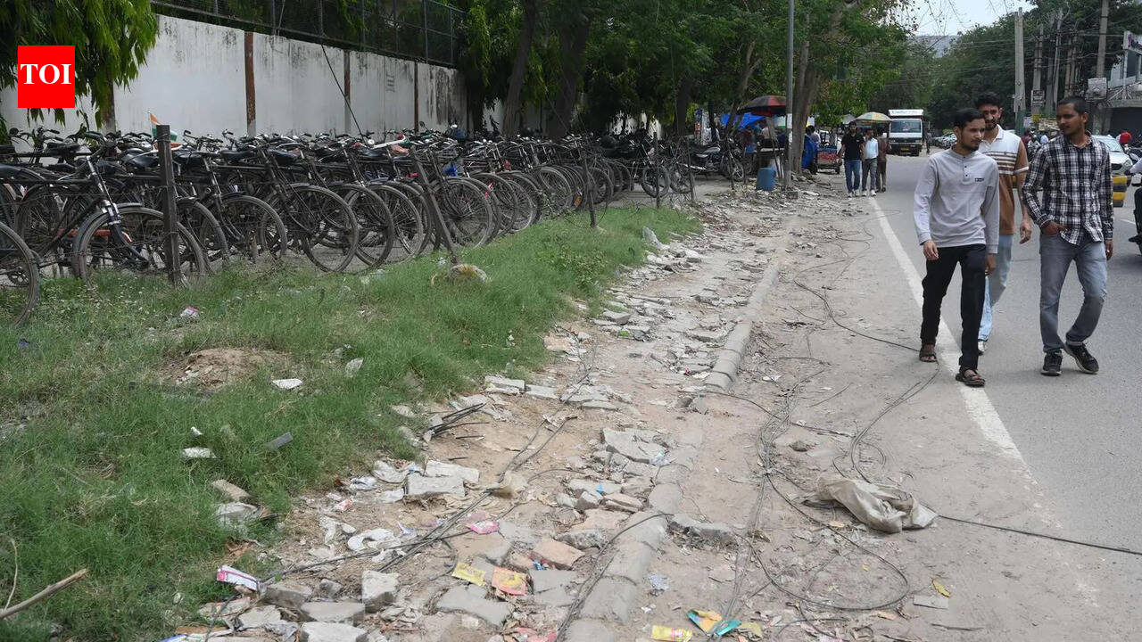 Udyog Vihar’s missing footpaths: Where walkers merge with traffic daily