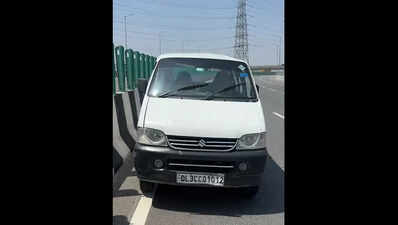 Van overturns on Dwarka eway, BTech student on way to college injured