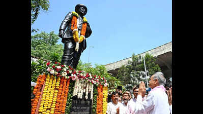 PM failed to keep poll promise on Cong schemes: Gehlot