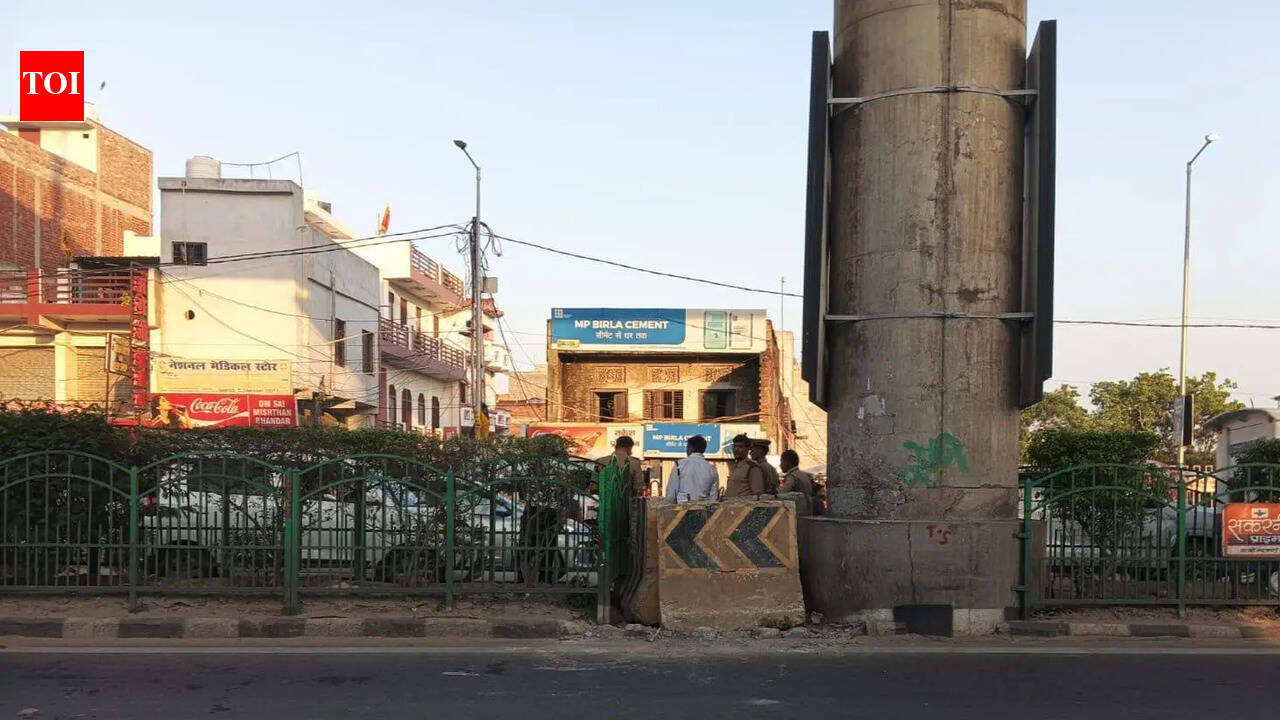 FIR against 28 for blocking highway