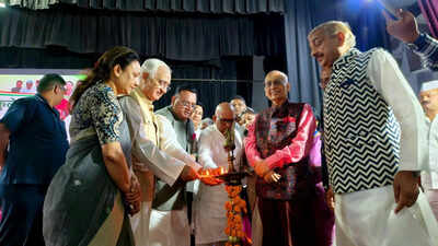 Congress leaders stress defending Constitution