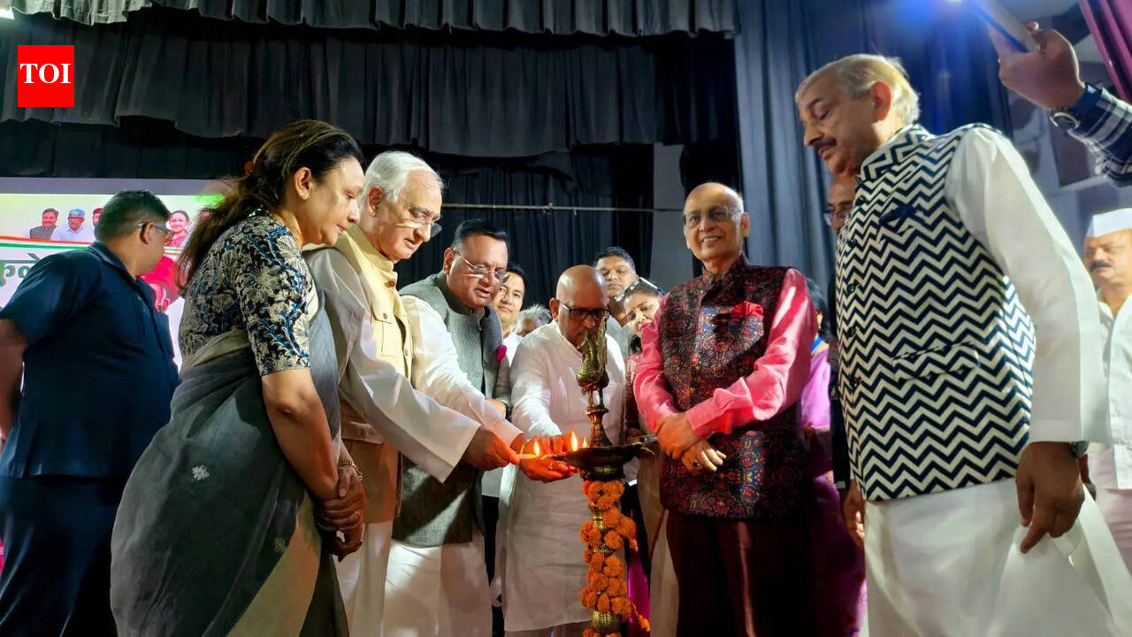 Congress leaders stress defending Constitution