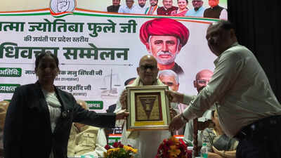 Congress leaders stress defending Constitution